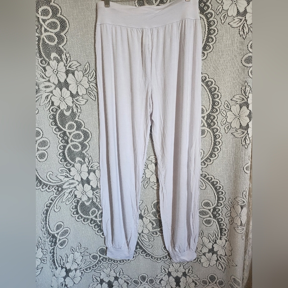 Hoerev - White Yoga Pilates Spandex Pants - (L) - Picture 3 of 4